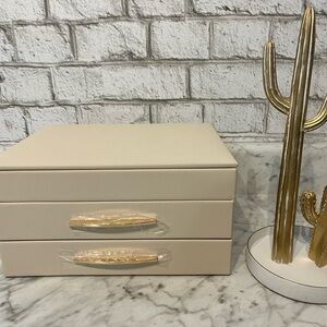 New large jewelry box and jewelry holder